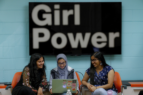 students working in the Women in Computer Science lounge