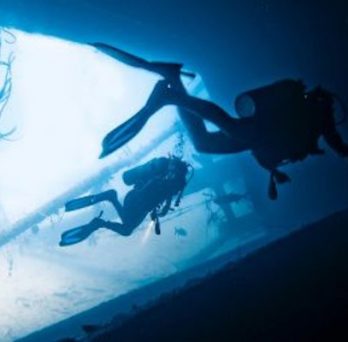 divers underwater 